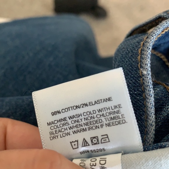 Express NWT Mom Jean Super High Rise - Picture 5 of 5